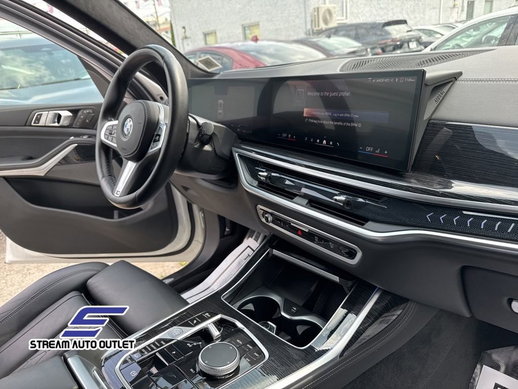 Used 2024 BMW X7 xDrive40i w/ M Sport Package image 41