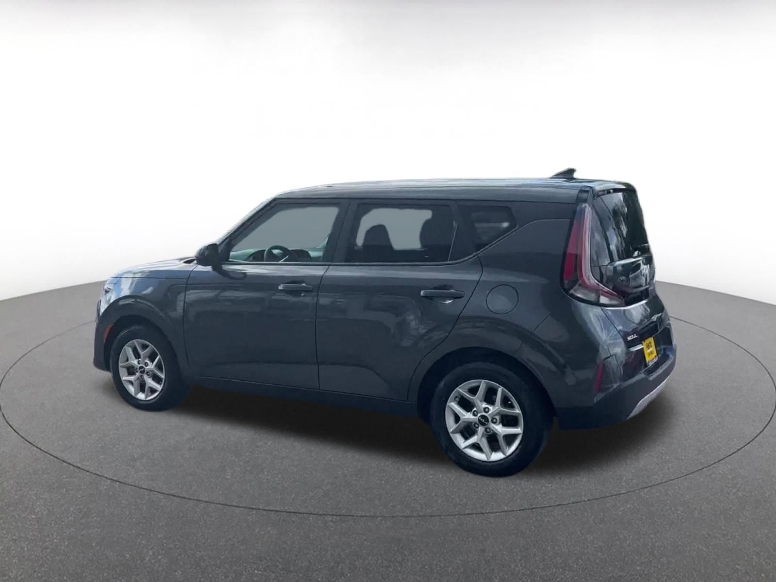 Used 2025 Kia Soul LX w/ LX Technology Package FWD image 10