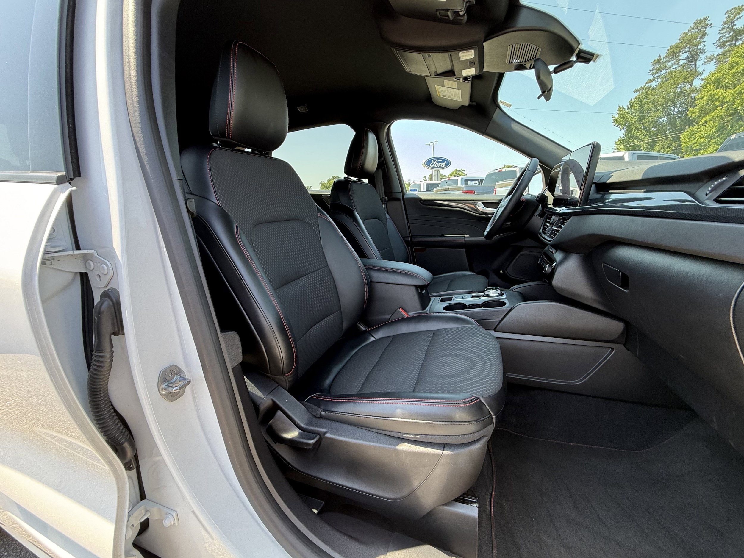 Used 2023 Ford Escape ST-Line w/ Tech Pack #1 AWD/4WD image 10
