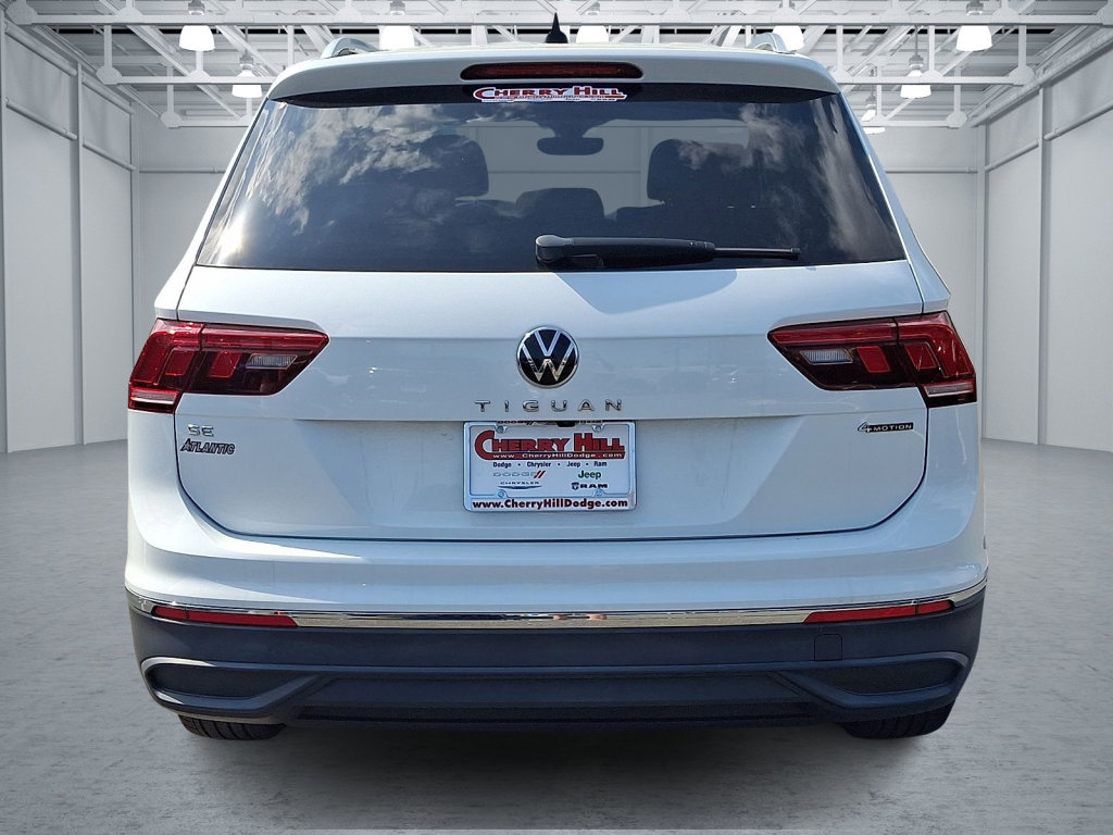 Used 2022 Volkswagen Tiguan SE w/ Panoramic Sunroof Package image 4