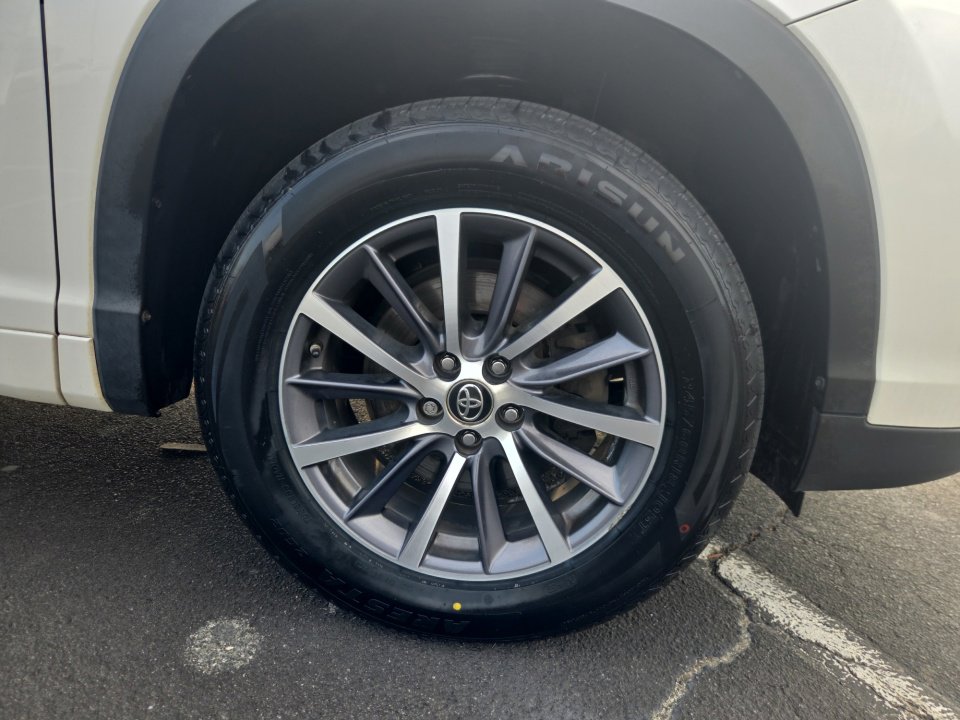 Used 2018 Toyota Highlander XLE FWD image 29