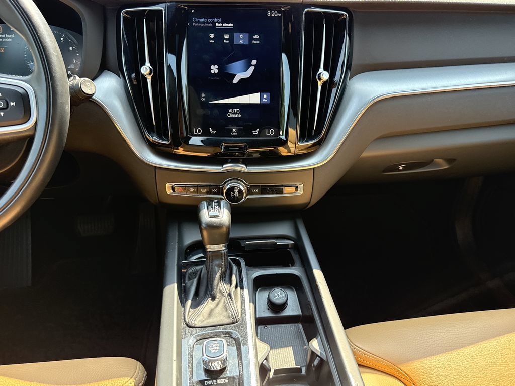 Used 2019 Volvo XC60 T6 Momentum w/ Multimedia Package AWD/4WD image 13