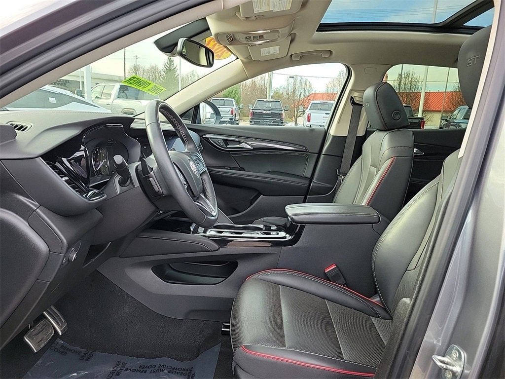 Used 2022 Buick Envision Essence w/ Sport Touring Package image 15