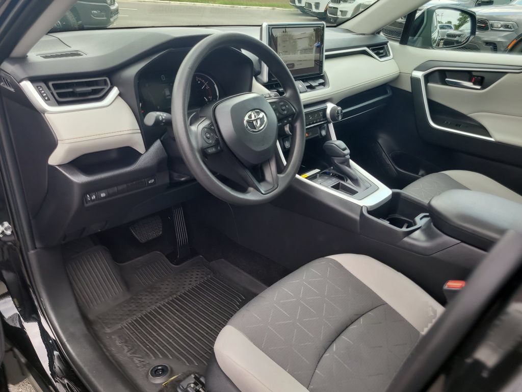 Used 2025 Toyota RAV4 XLE w/ Convenience Package FWD image 18