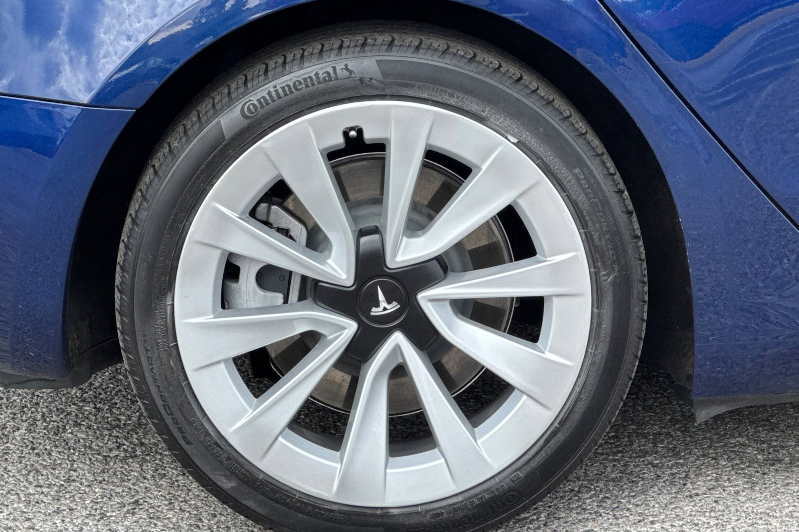 Used 2023 Tesla Model 3 Standard Range image 11