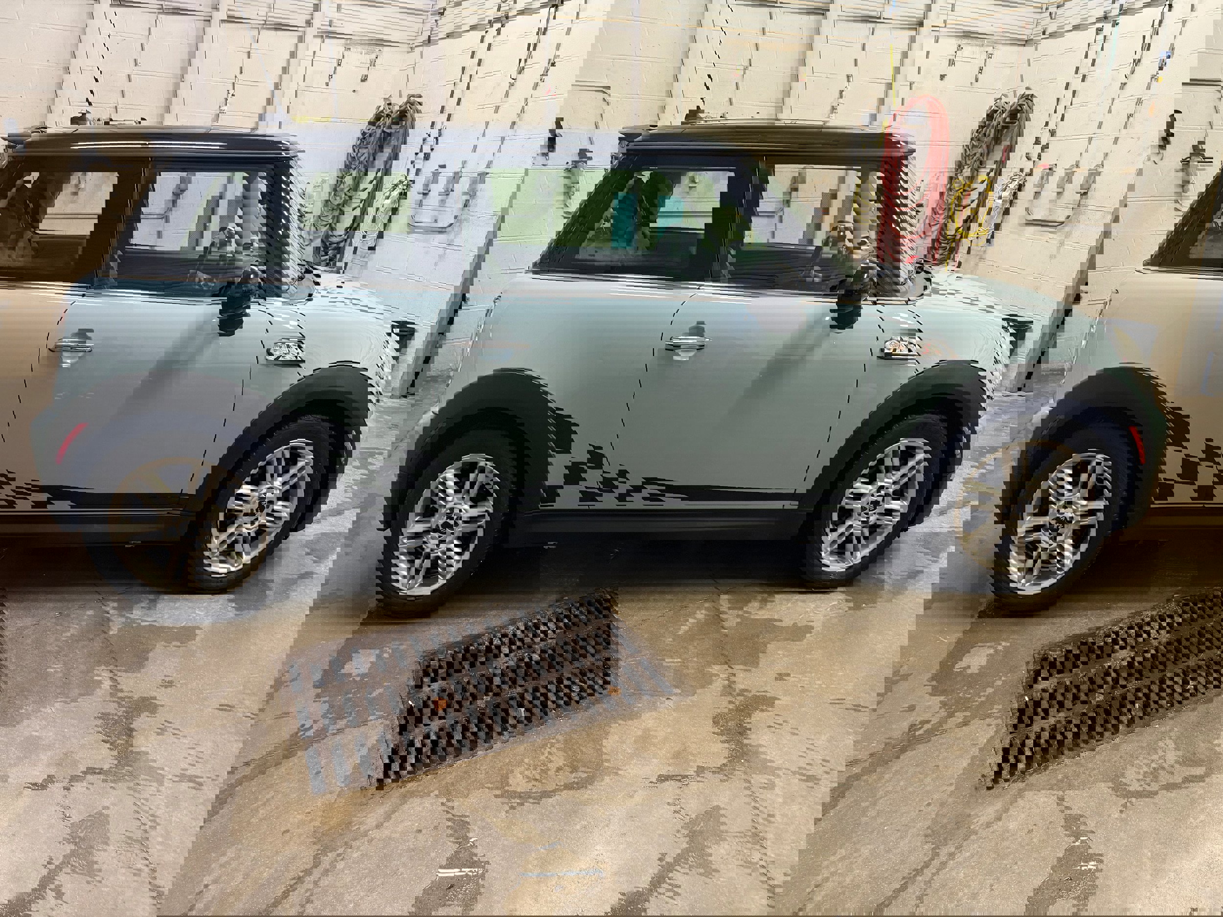 Used 2011 MINI Cooper S image 3