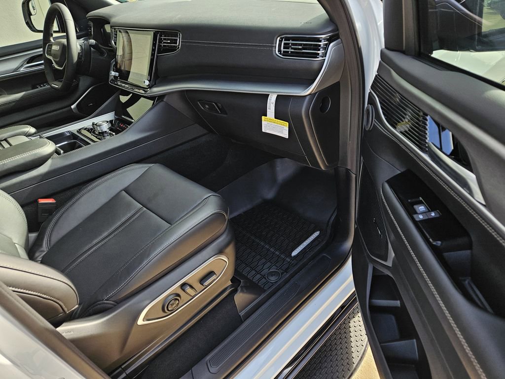 New 2026 Jeep Grand Wagoneer 4WD image 8