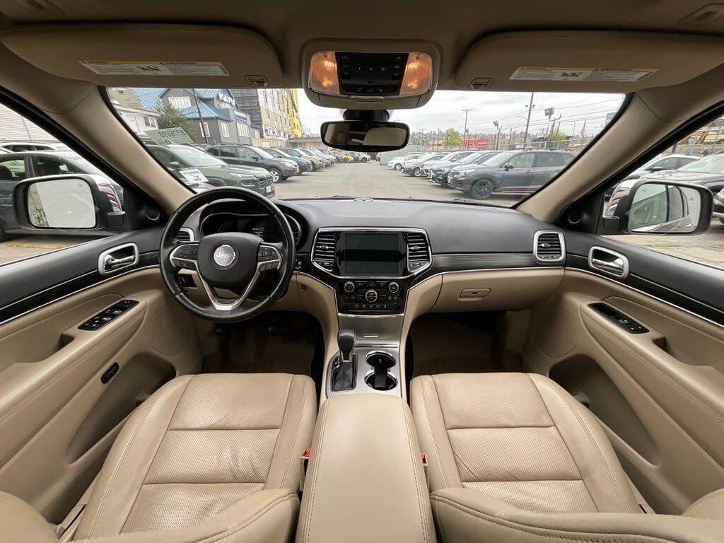 Used 2021 Jeep Grand Cherokee Limited w/ Luxury Group II AWD/4WD image 16