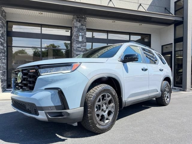 Used 2025 Honda Pilot TrailSport image 18