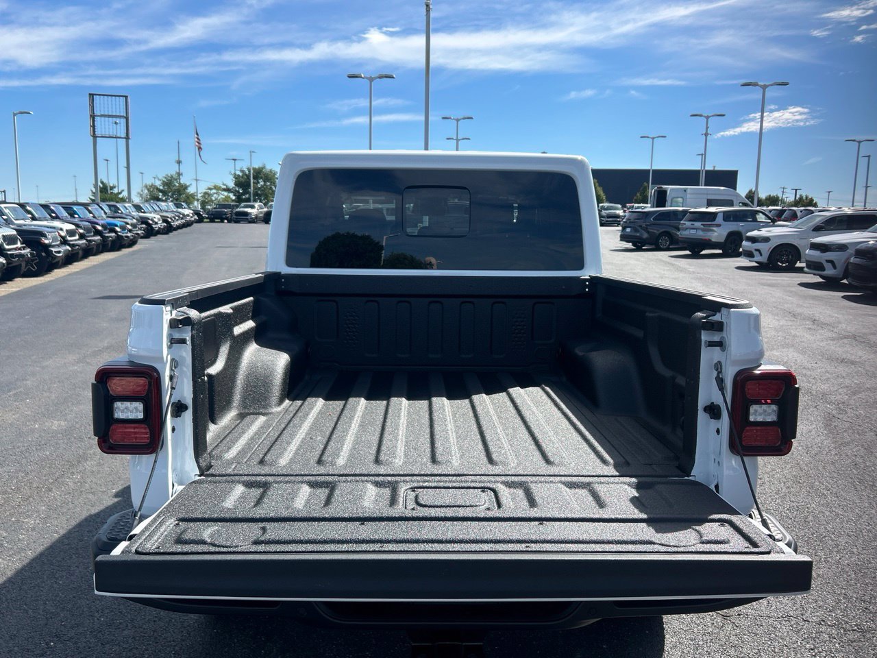 New 2026 Jeep Gladiator Sport AWD/4WD image 12