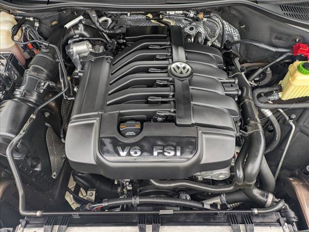 Used 2013 Volkswagen Touareg Sport image 22