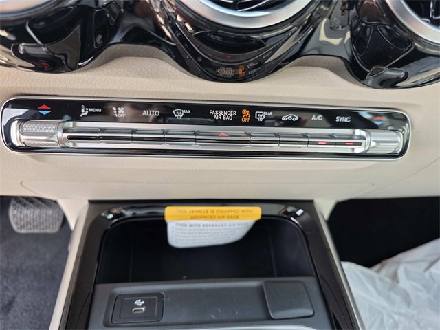 New 2025 Mercedes-Benz GLB 250 image 9