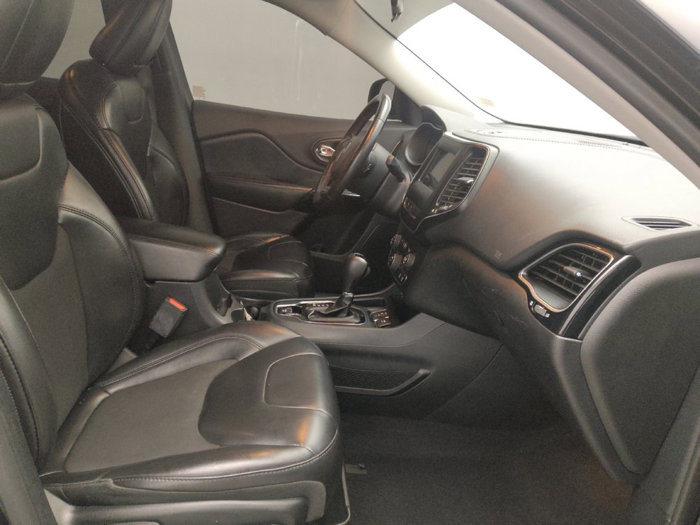 Used 2019 Jeep Cherokee Latitude Plus image 21