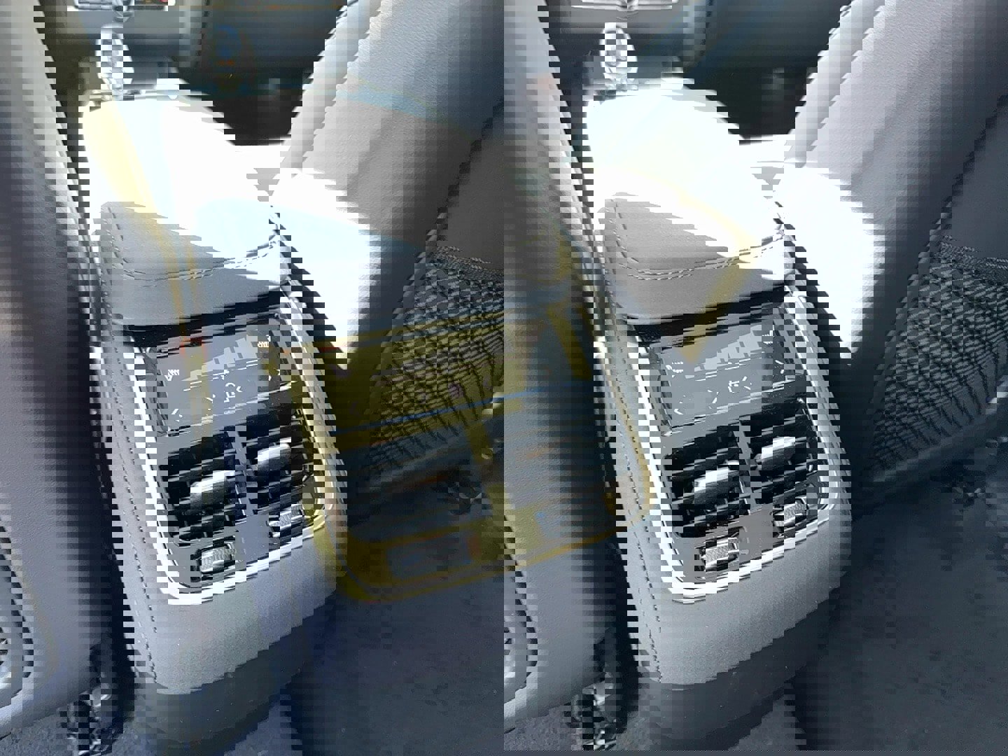 New 2026 Volvo XC90 B5 Core image 16