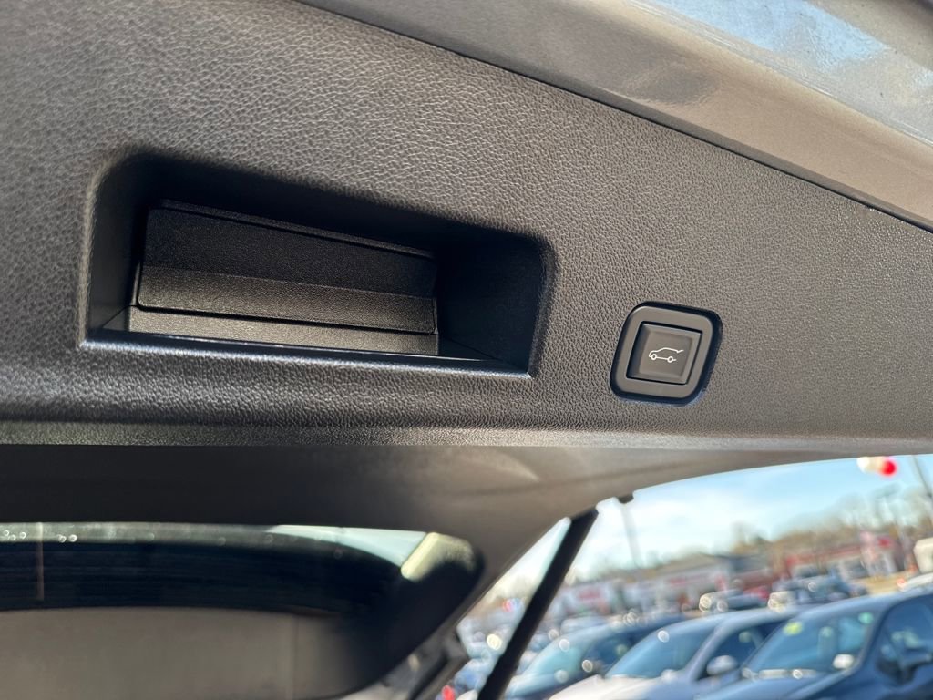 Used 2024 GMC Acadia AT4 w/ Luxury Package image 8