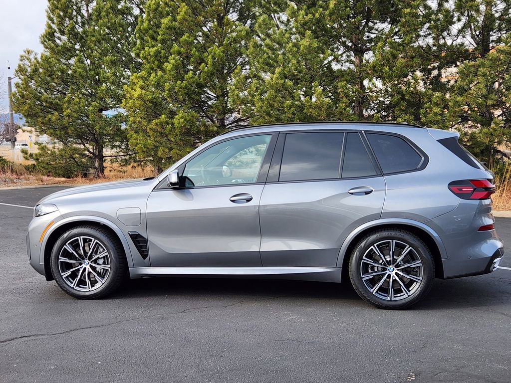 New 2026 BMW X5 xDrive50e image 2