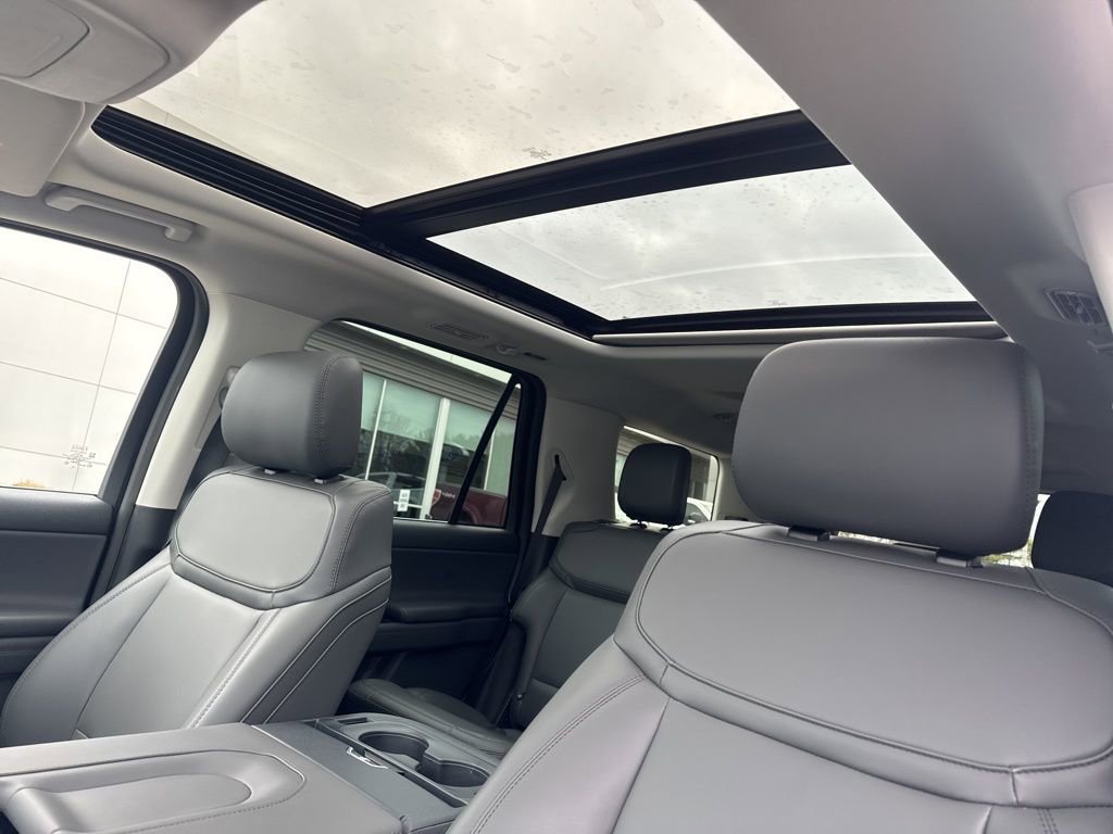 New 2026 Ford Expedition Active image 13
