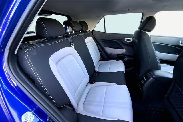 Used 2024 Hyundai Venue SEL image 17