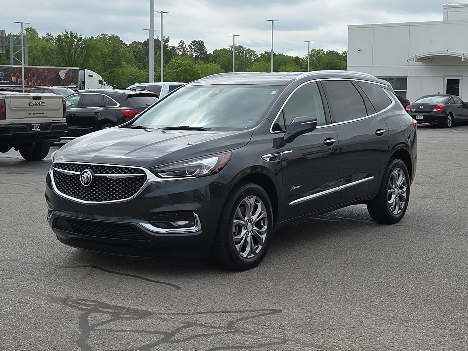 Used 2019 Buick Enclave Avenir w/ Avenir Technology Package image 2