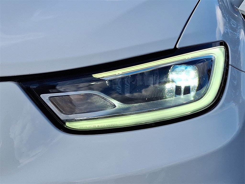 Used 2022 Chrysler Pacifica Touring-L w/ Uconnect Theater Family Group image 9