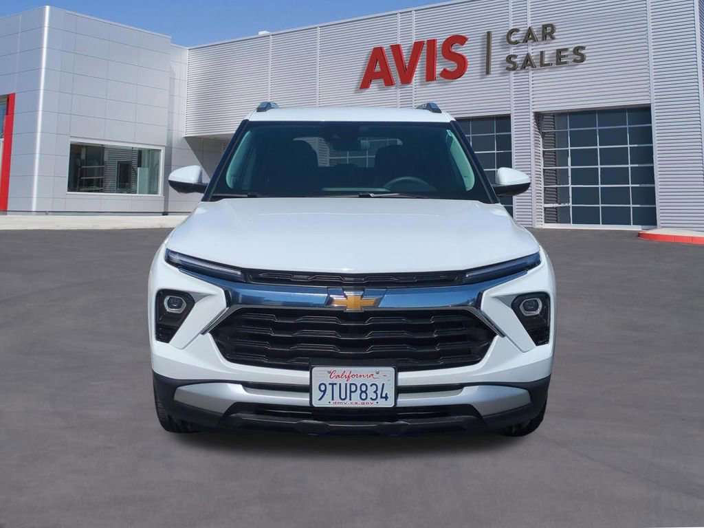 Used 2025 Chevrolet TrailBlazer LT AWD/4WD image 2