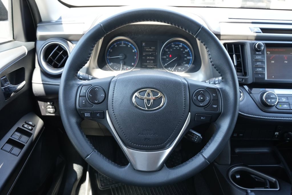 Used 2017 Toyota RAV4 XLE AWD/4WD image 6