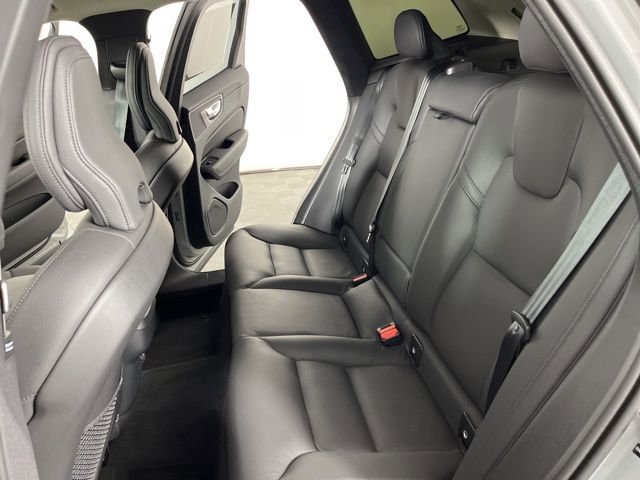 Used 2025 Volvo XC60 B5 Plus image 41
