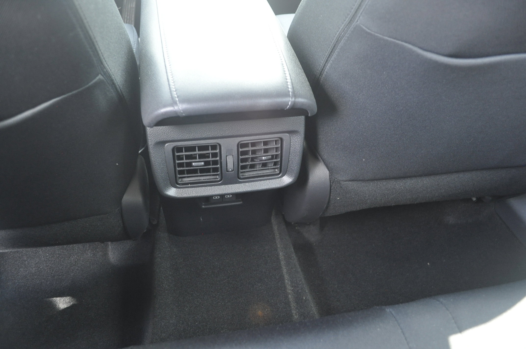 Used 2024 Toyota Venza LE AWD/4WD image 13
