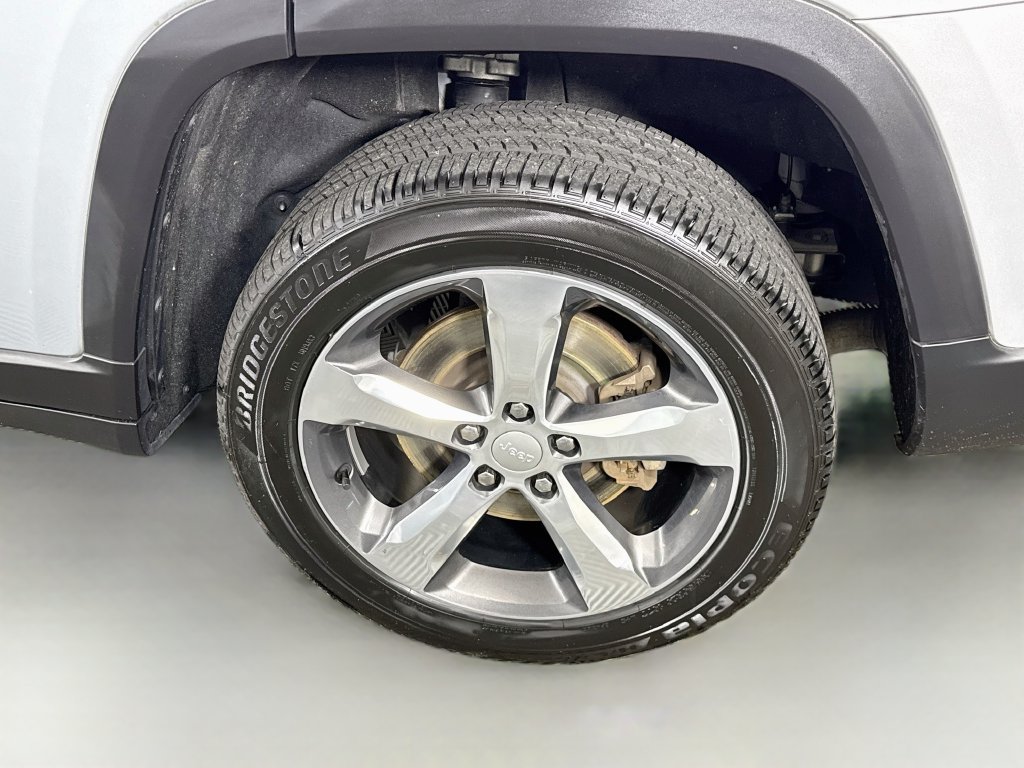 Used 2022 Jeep Grand Cherokee L Limited AWD/4WD image 39