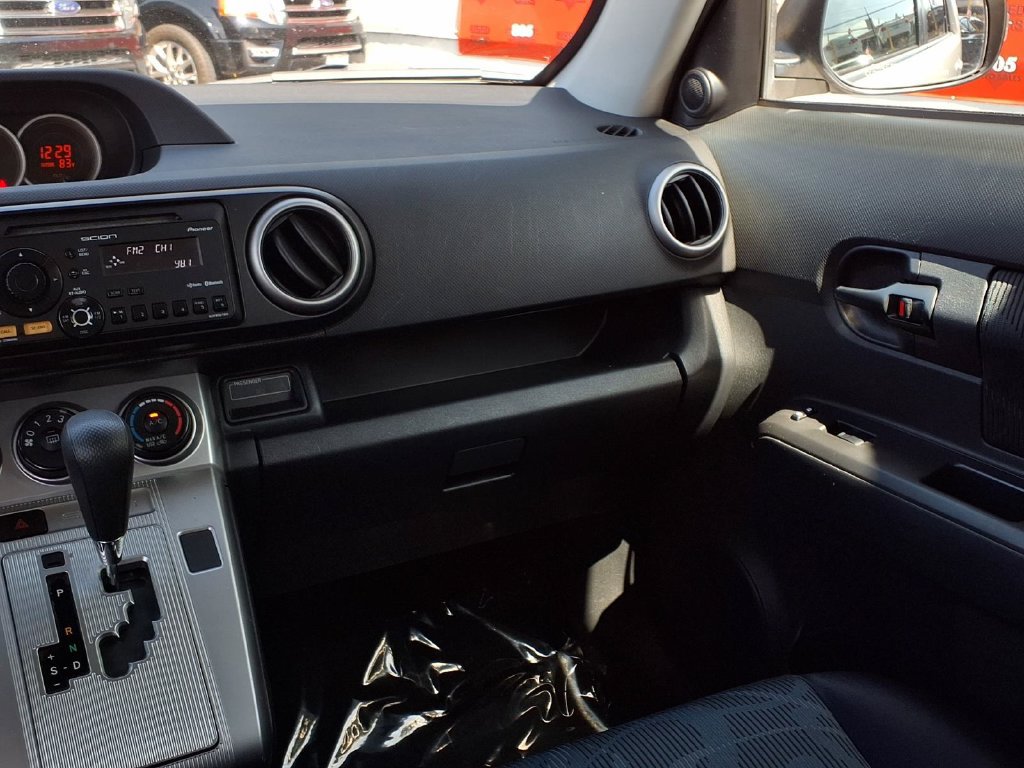 Used 2012 Scion xB FWD image 31