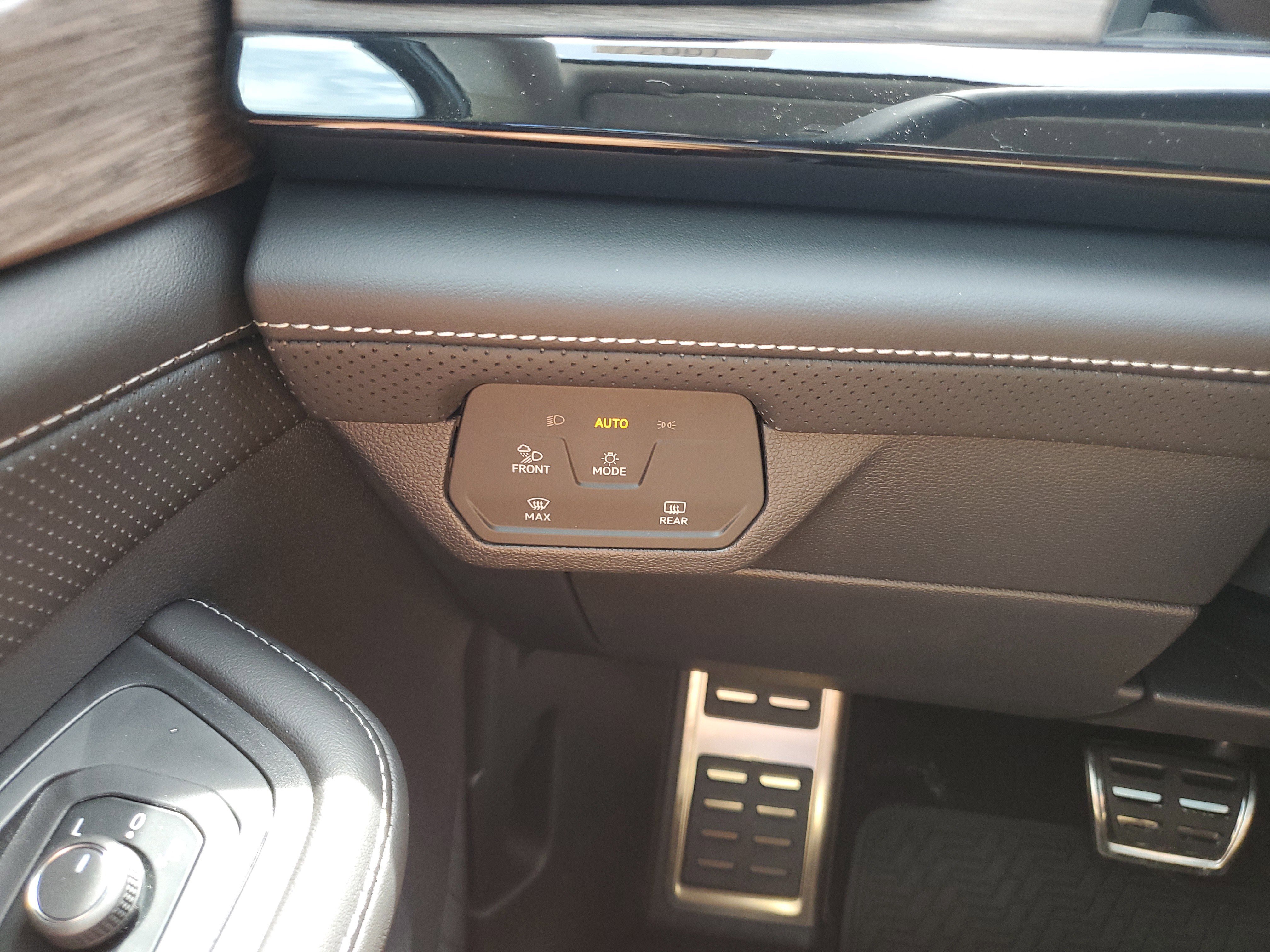 New 2025 Volkswagen Atlas SEL Premium R-Line image 24