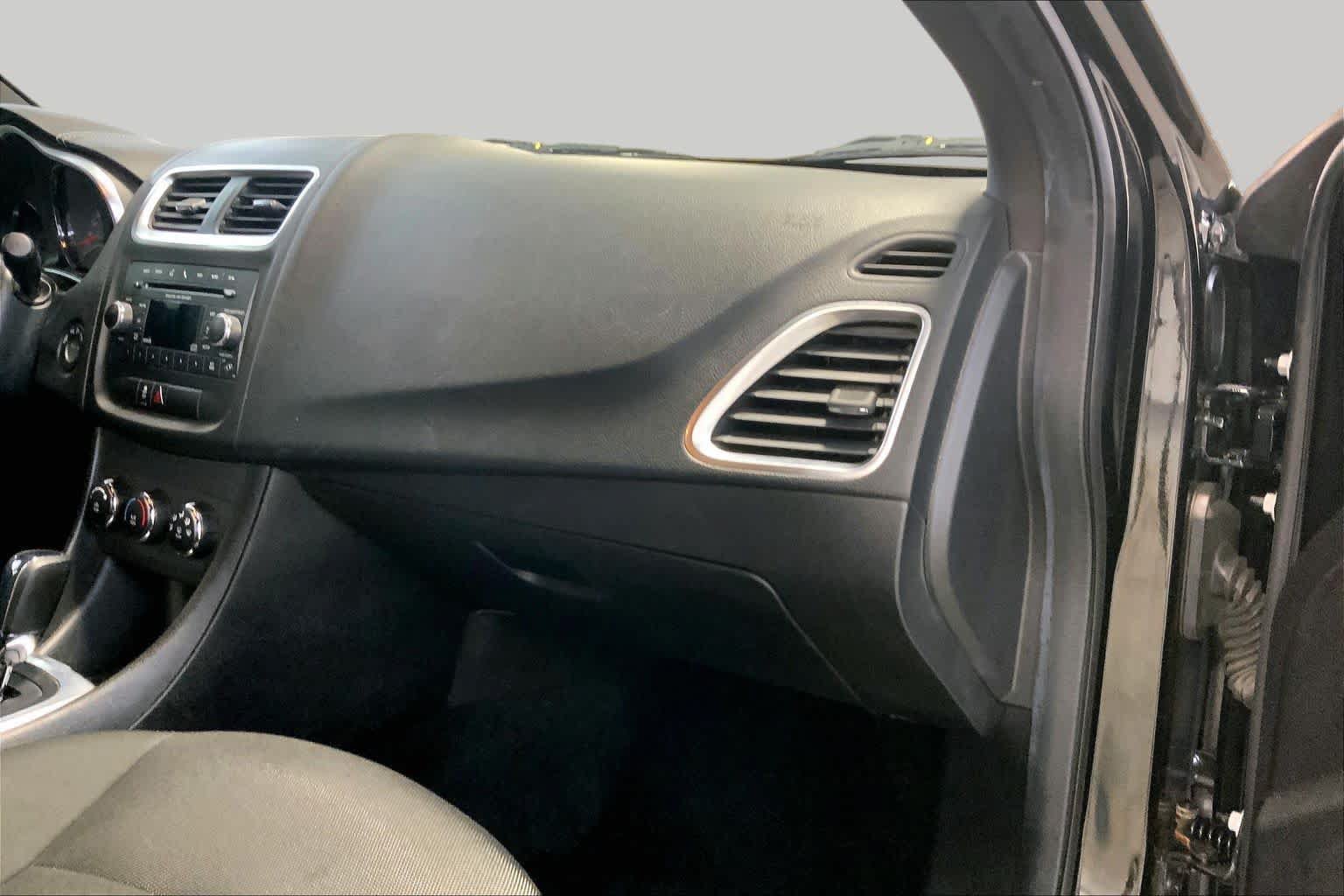 Used 2013 Dodge Avenger SE FWD image 17