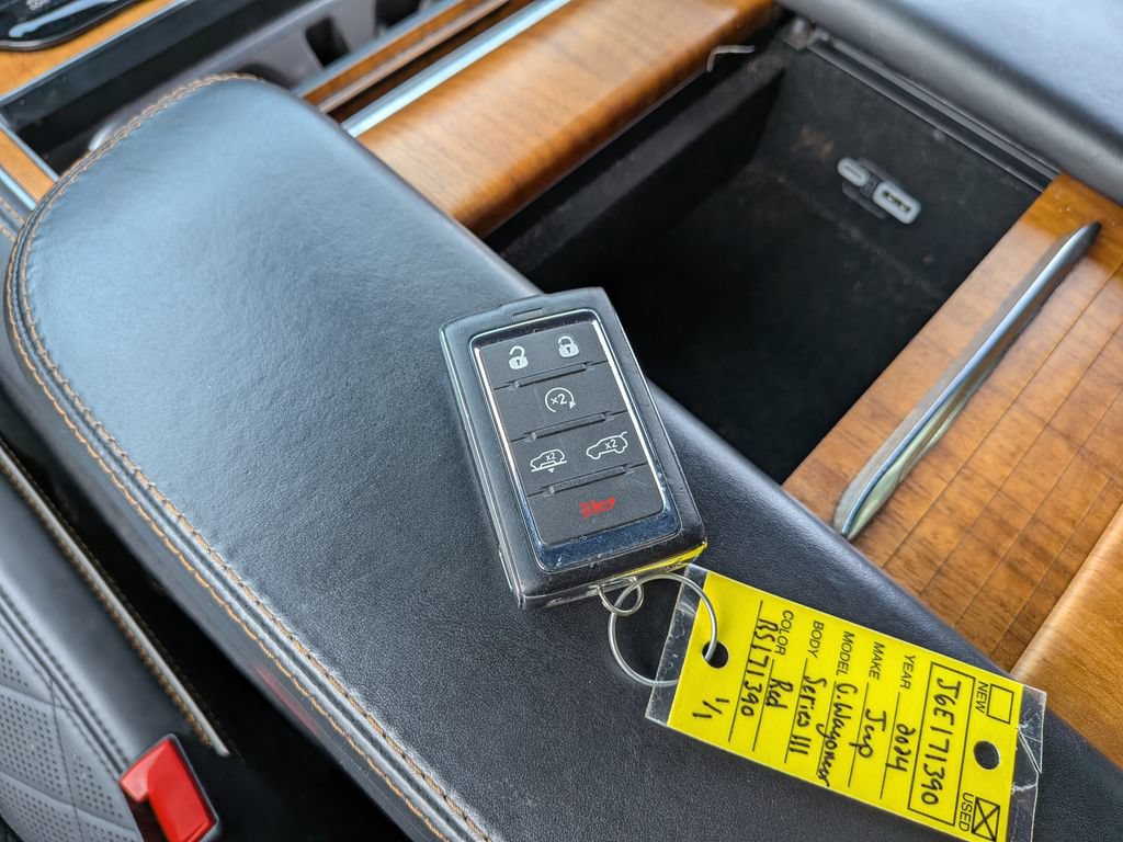 Used 2024 Jeep Grand Wagoneer L Series III AWD/4WD image 41