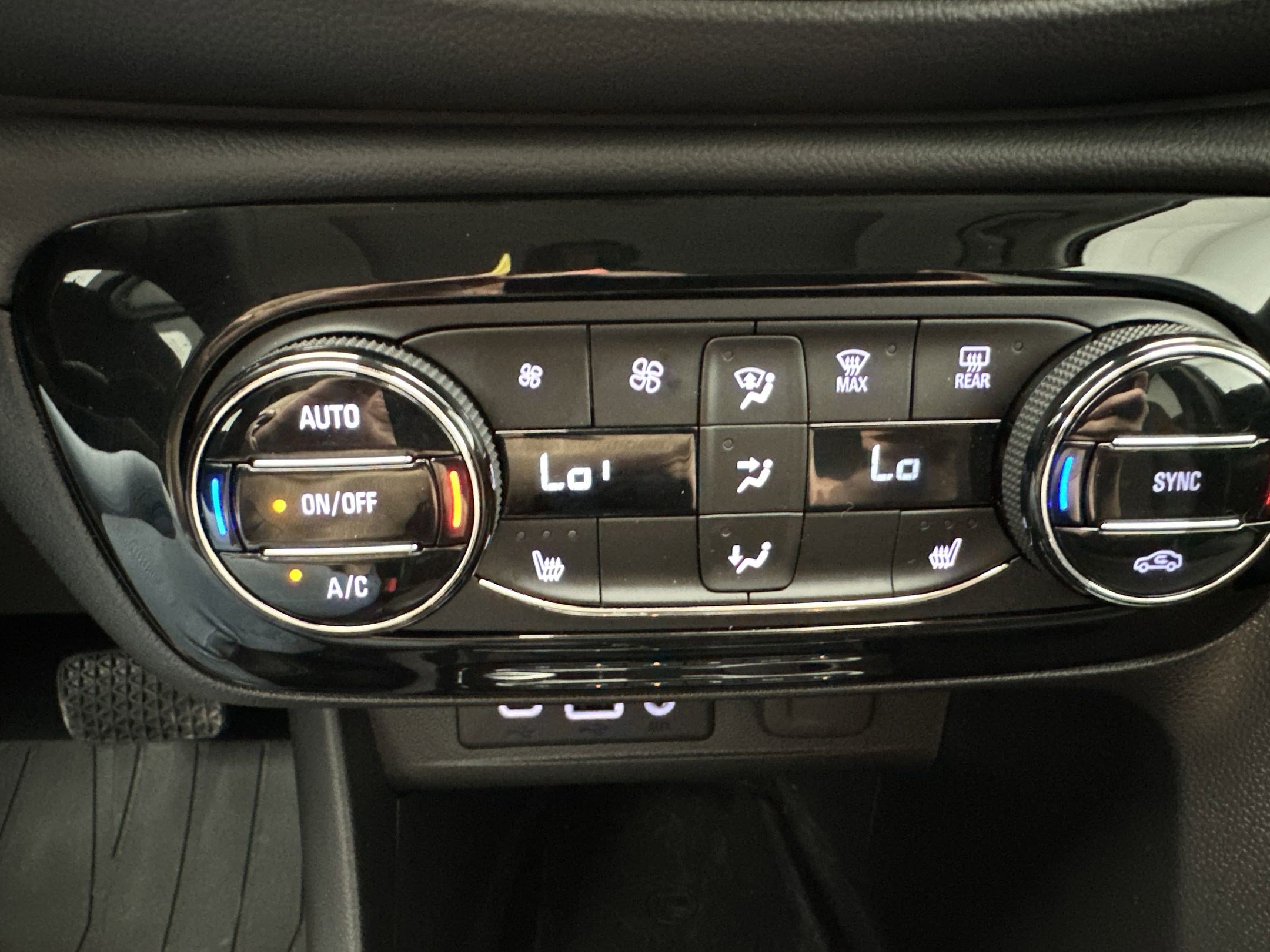 Certified 2023 Buick Encore GX Essence w/ Advanced Technology Package AWD/4WD image 18