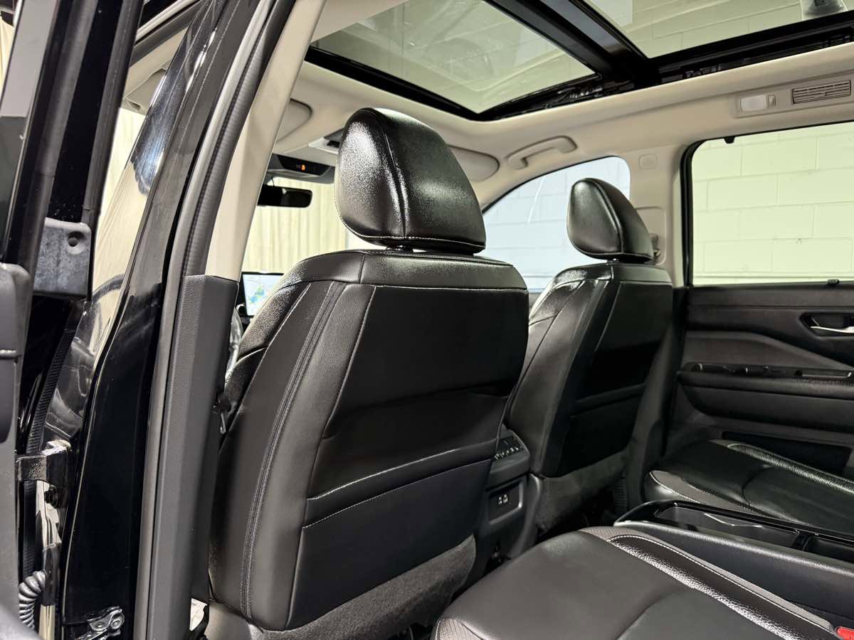 Used 2024 Nissan Pathfinder SL w/ SL Premium Package AWD/4WD image 17