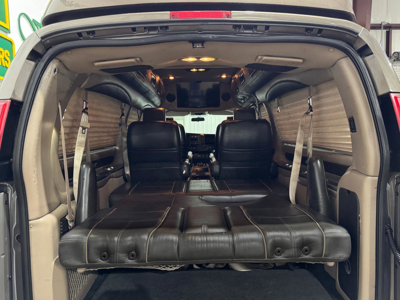 Used 2016 Chevrolet Express 2500 Extended image 38