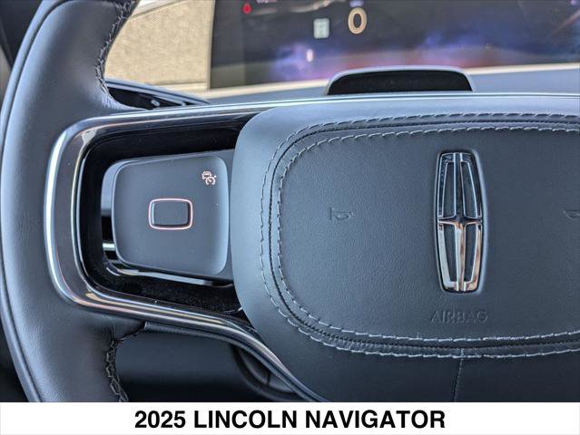Used 2025 Lincoln Navigator Reserve w/ Jet Appearance Package image 11