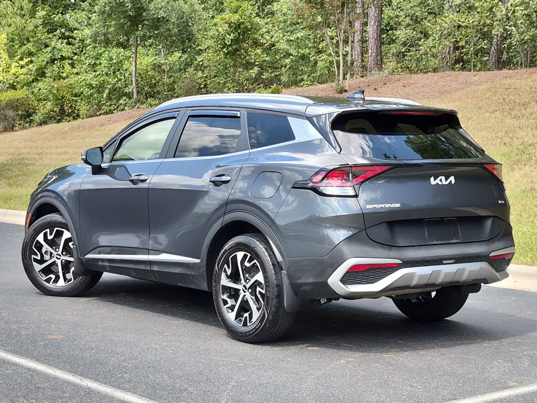 Used 2023 Kia Sportage EX AWD/4WD image 3