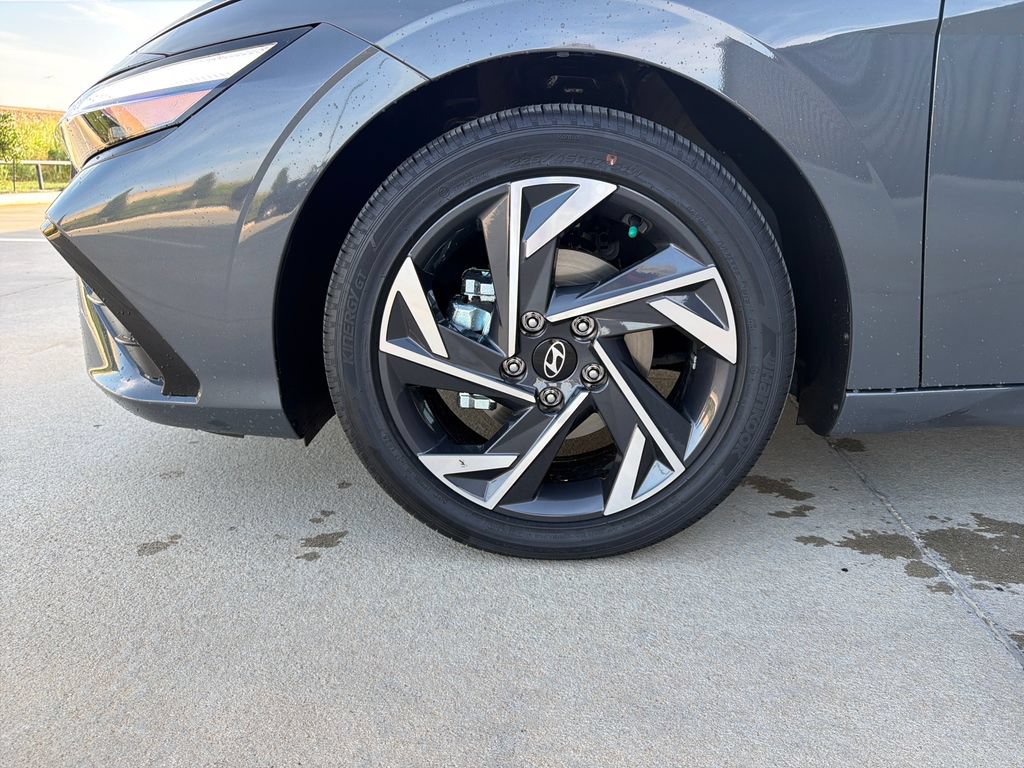 New 2026 Hyundai Elantra Limited FWD image 31