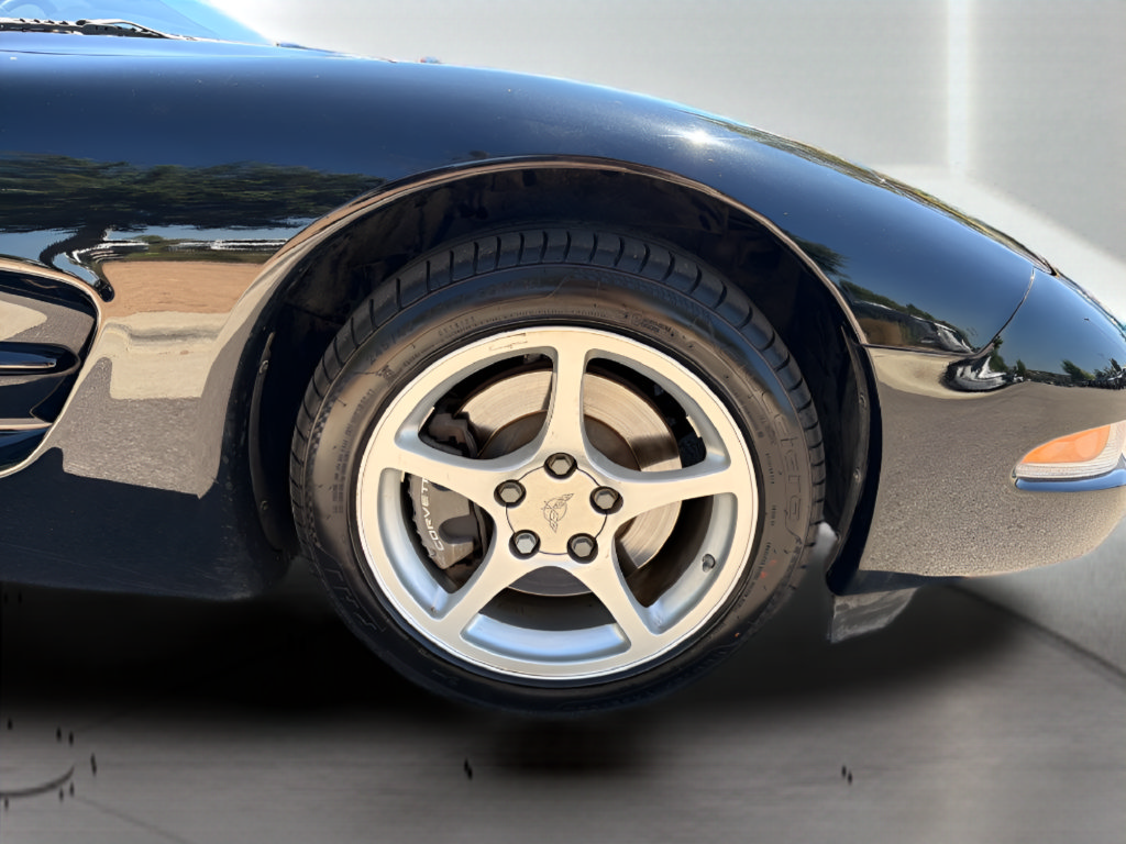 Used 2000 Chevrolet Corvette Coupe w/ Roof Pkg RWD image 12