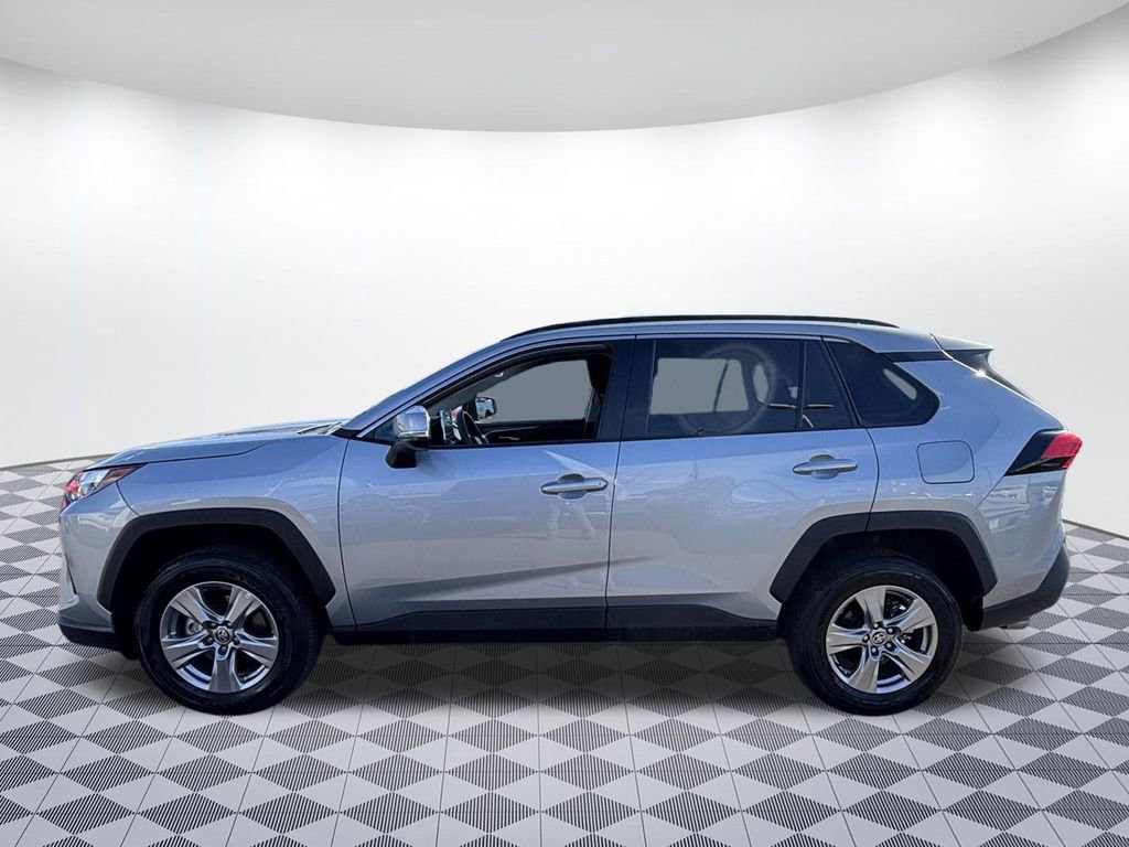 Used 2025 Toyota RAV4 XLE AWD/4WD image 4