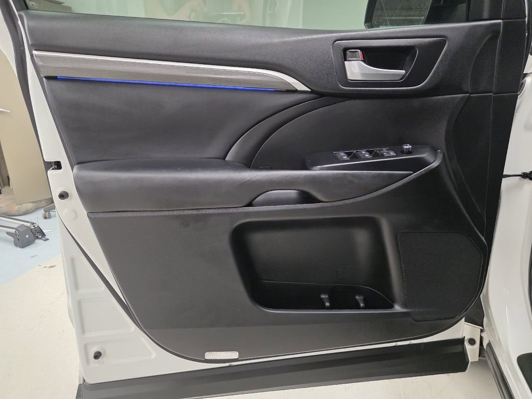 Used 2017 Toyota Highlander SE image 25