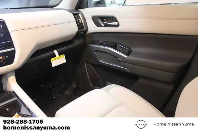 New 2025 Nissan Pathfinder SL image 12