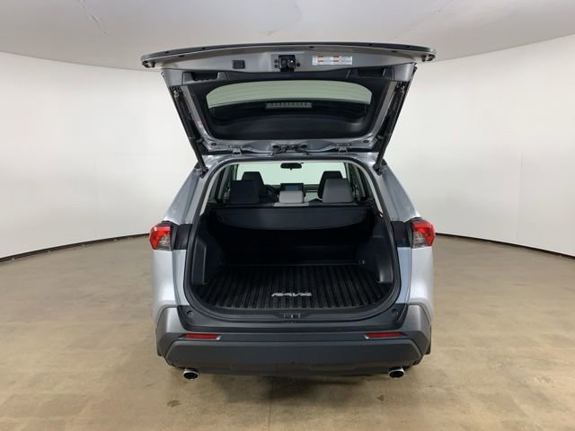 Used 2019 Toyota RAV4 XLE w/ Convenience Package image 12