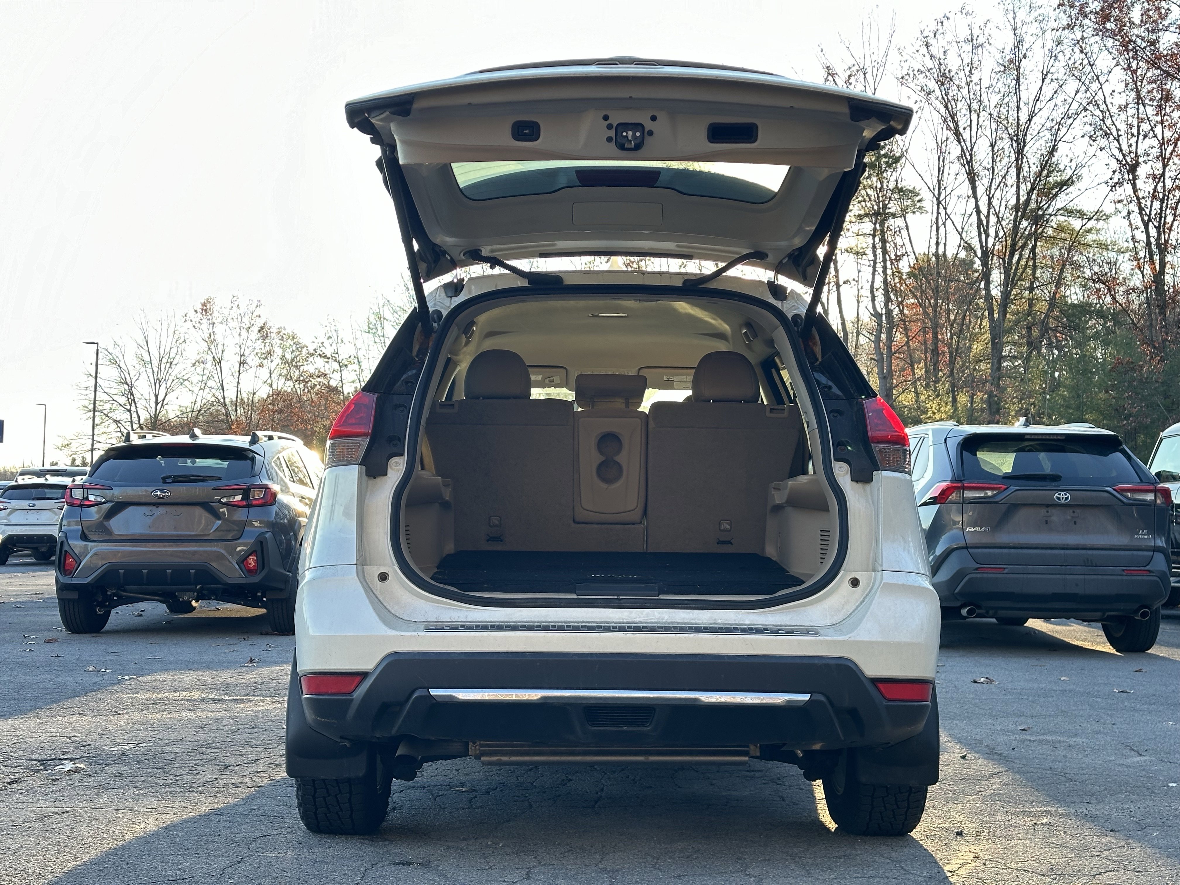 Used 2018 Nissan Rogue SV w/ Premium Package image 26