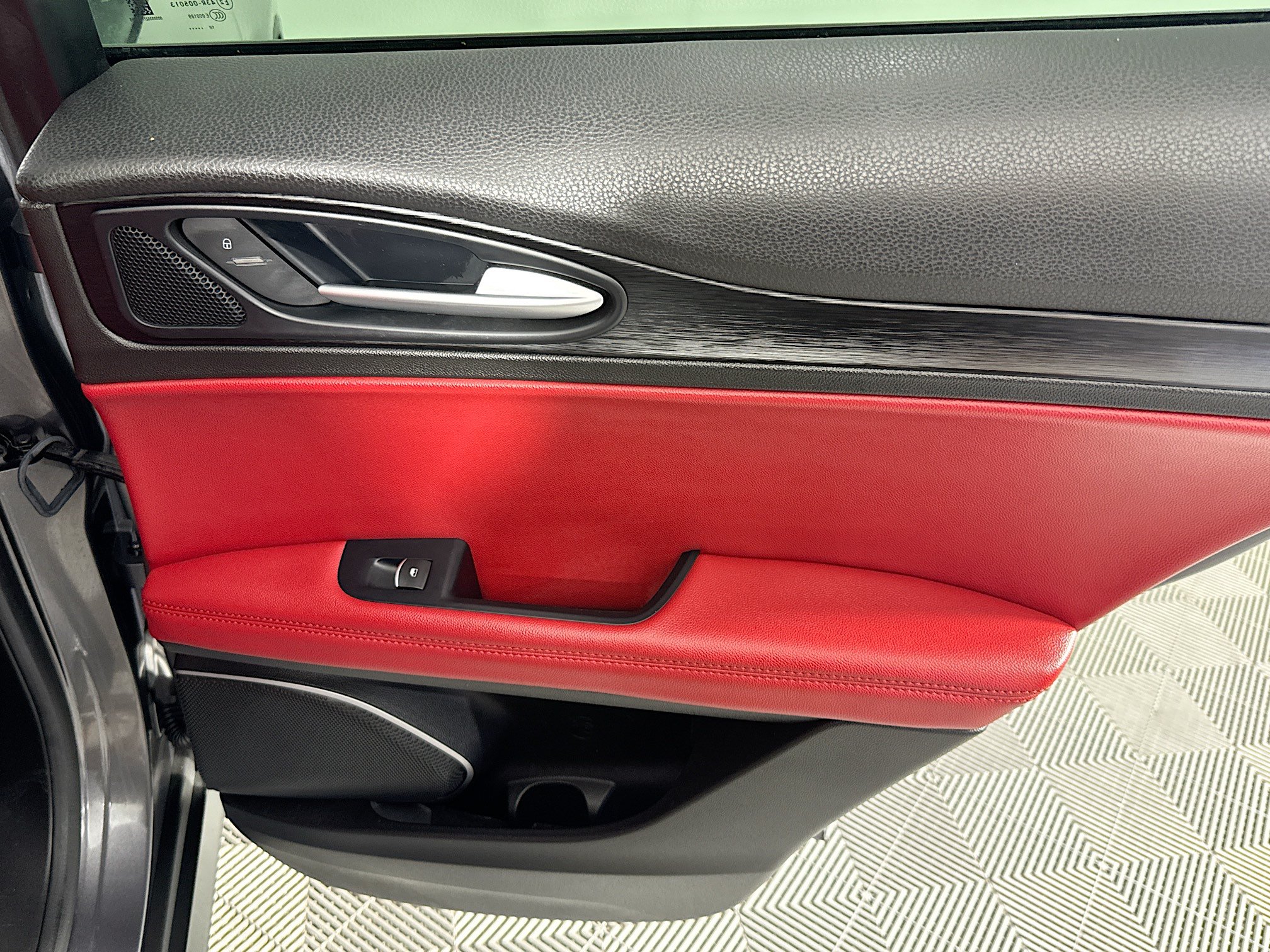 Used 2019 Alfa Romeo Stelvio w/ Nero Edizione RWD image 27