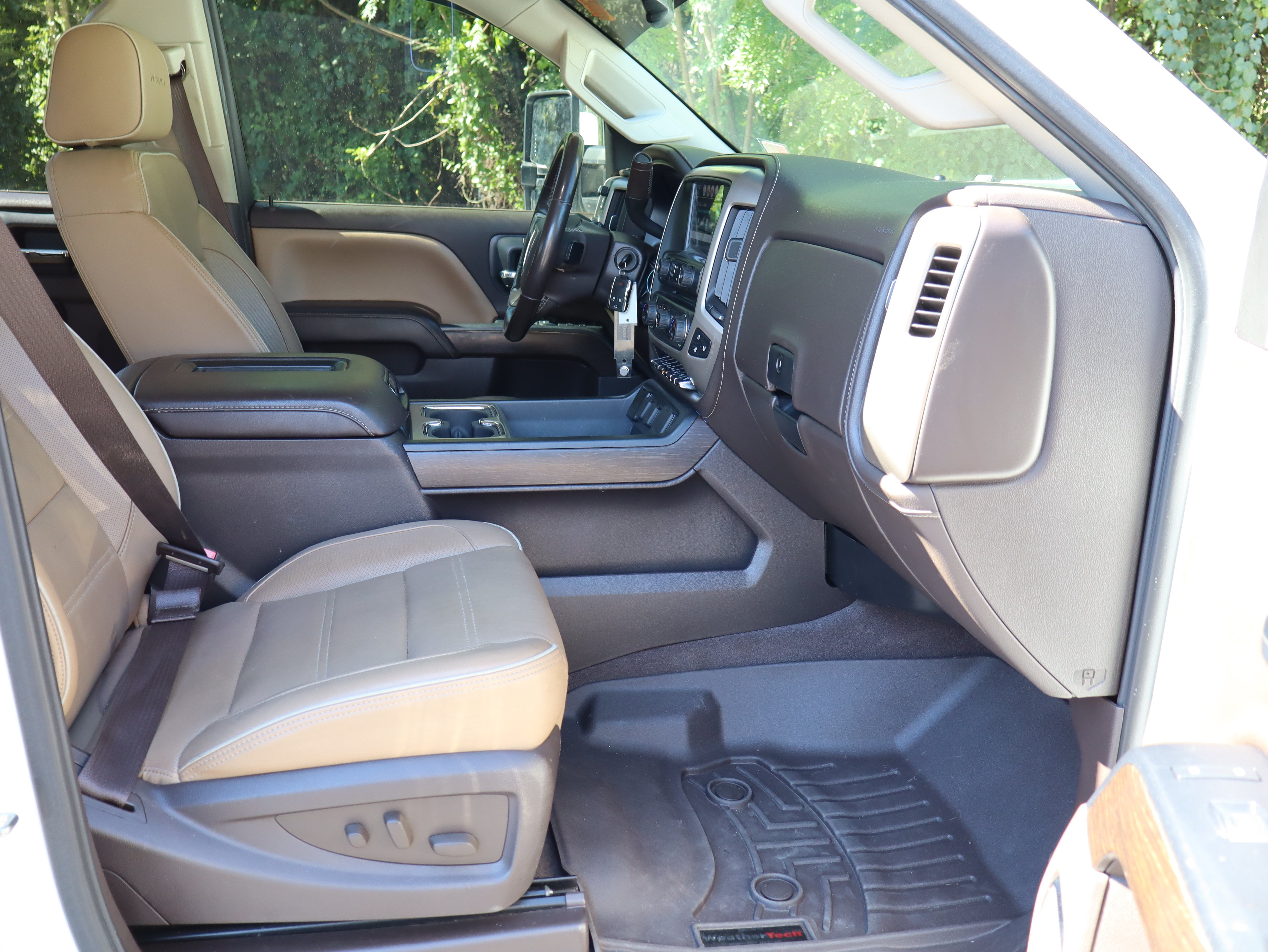 Used 2019 GMC Sierra 2500 Denali w/ Duramax Plus Package AWD/4WD image 34