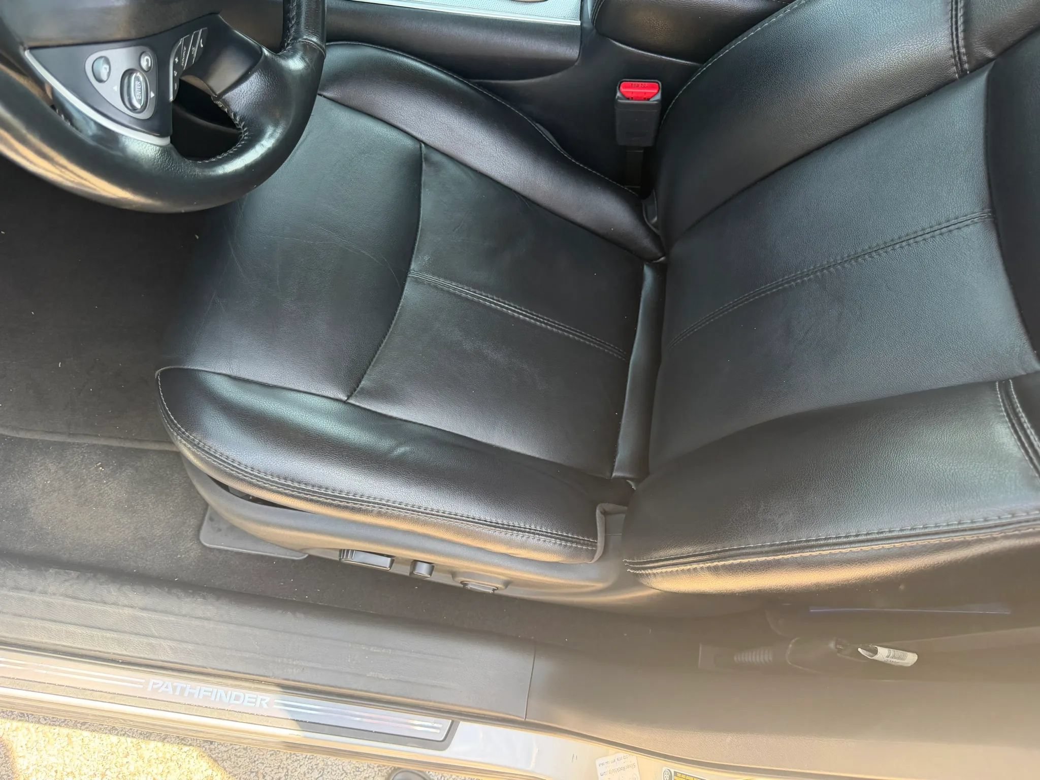 Used 2019 Nissan Pathfinder SL FWD image 11