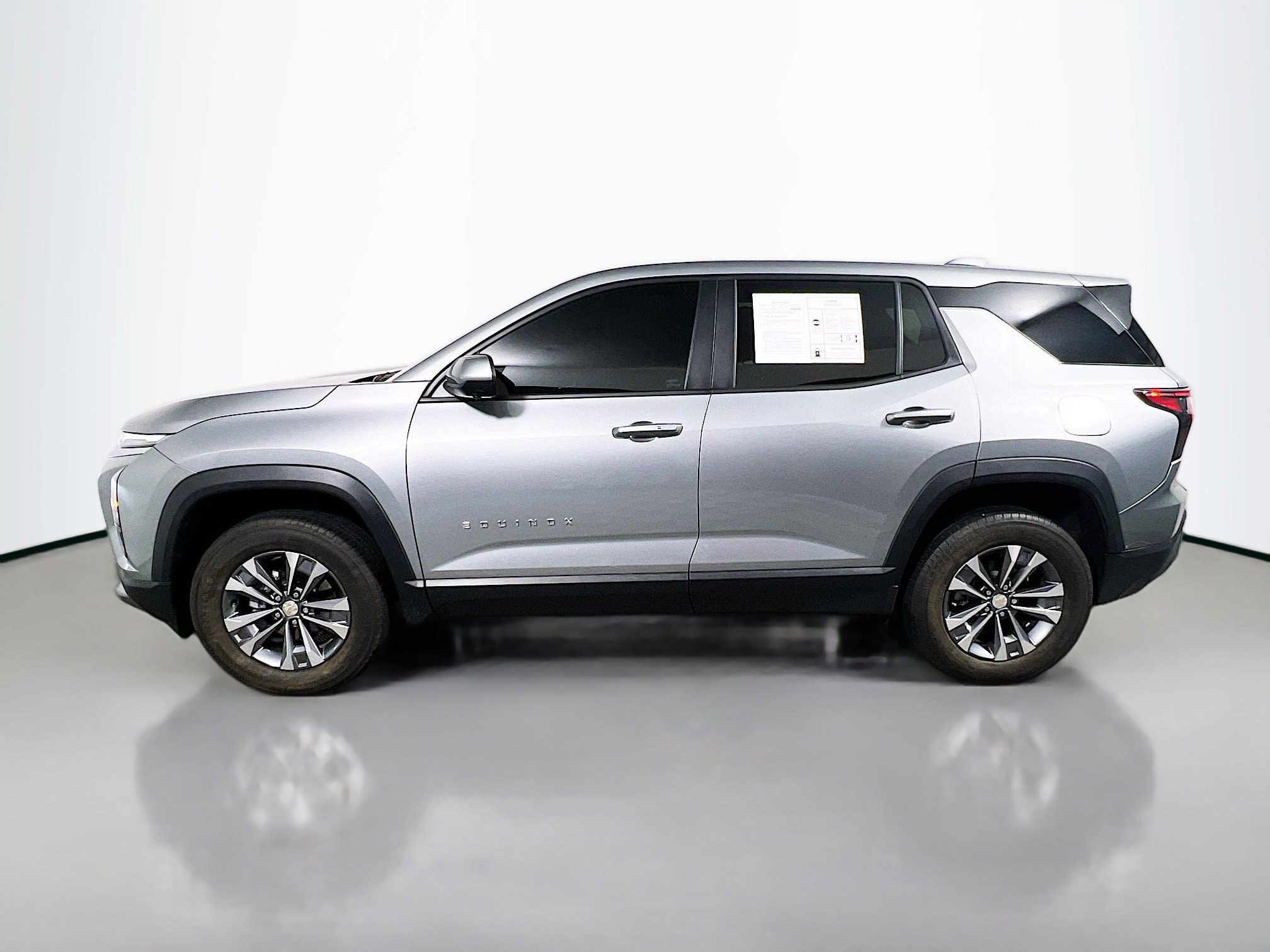 Used 2025 Chevrolet Equinox LT w/ Safety and Technology Package image 9