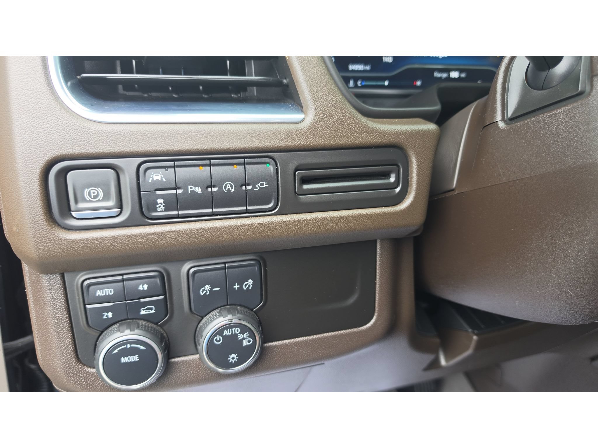 Used 2022 Chevrolet Tahoe LT AWD/4WD image 13